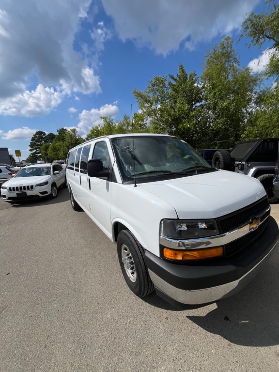 2025 Chevrolet Express Image 5