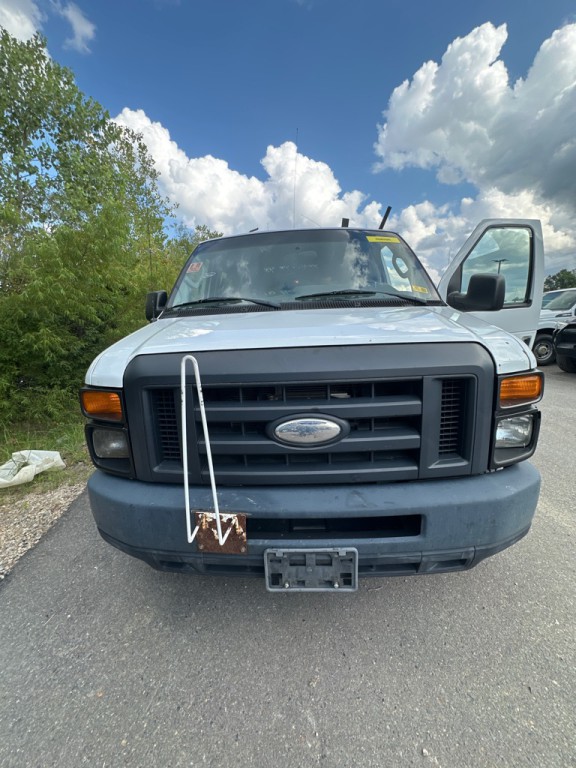 2014 Ford Econoline Image 2