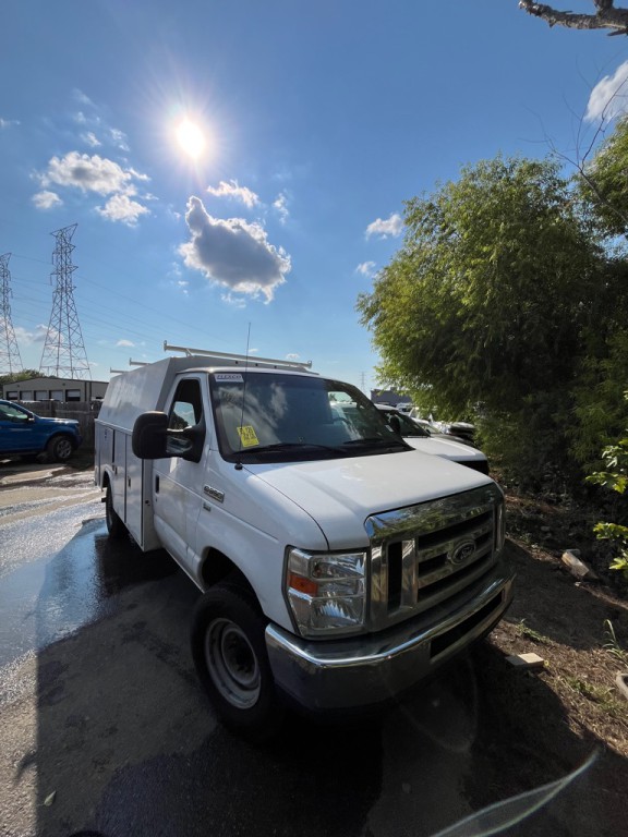 2016 Ford Econoline Image 1