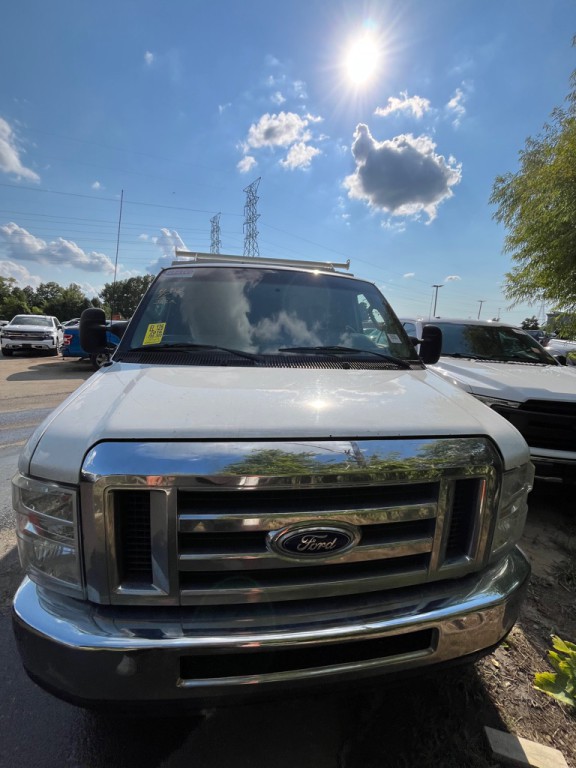 2016 Ford Econoline Image 2