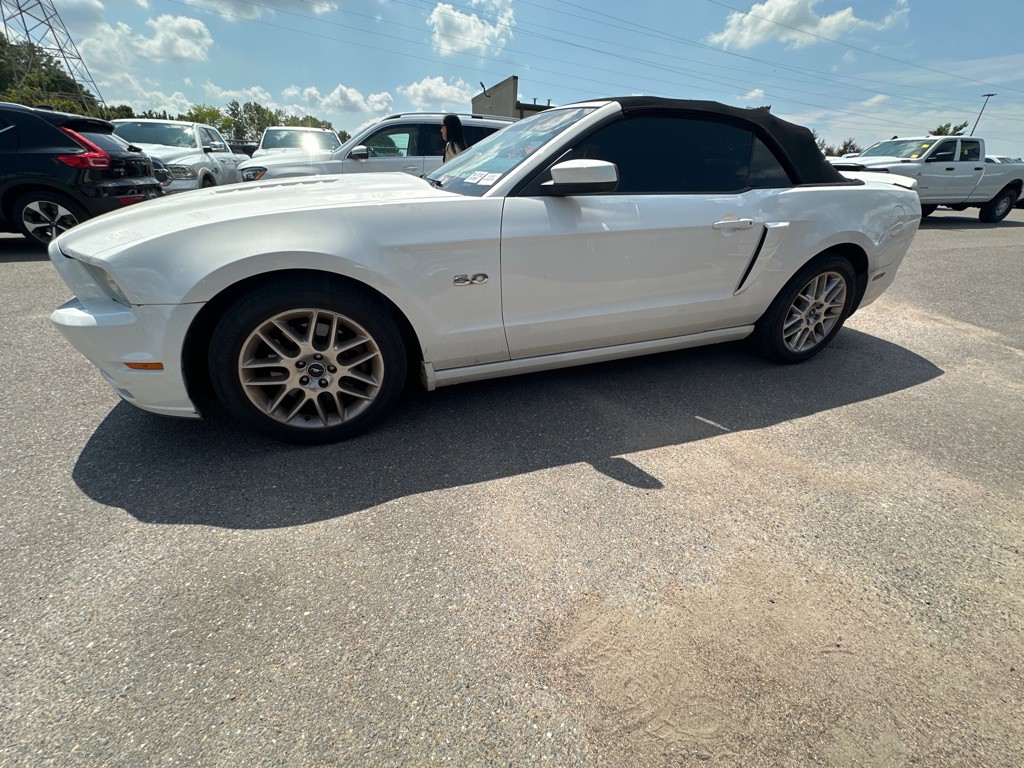 2013 Ford Mustang Image 1