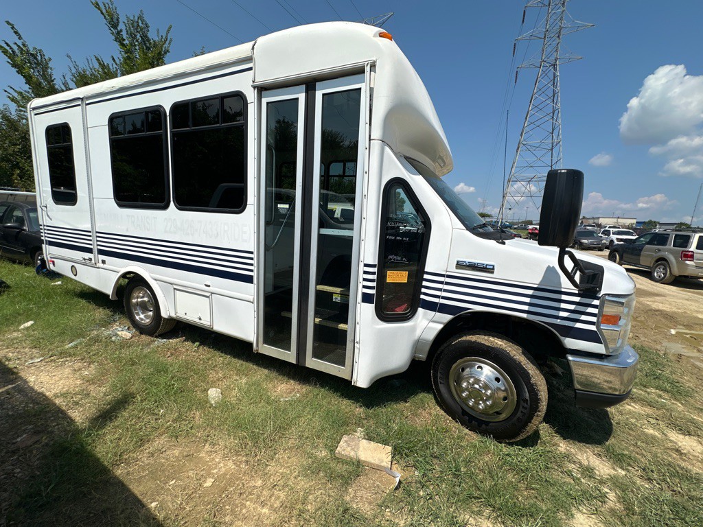 2017 Ford Econoline Image 3