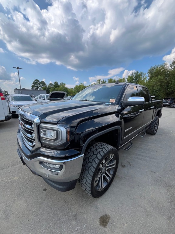 2017 GMC Sierra Image 2