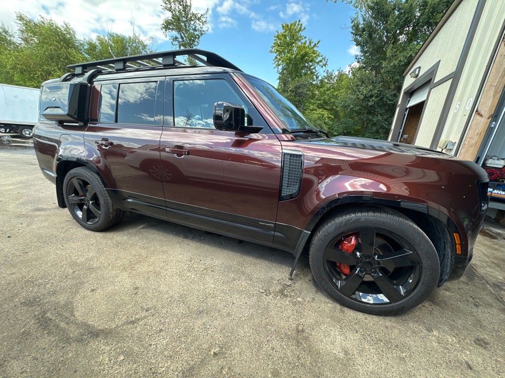 2024 Land Rover Defender Image 3