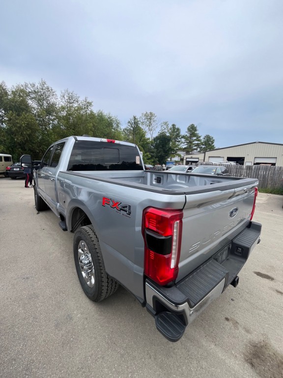 2023 Ford F-350 Image 3