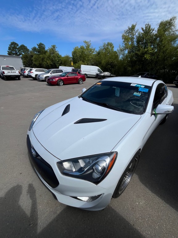 2016 Hyundai Genesis Image 4