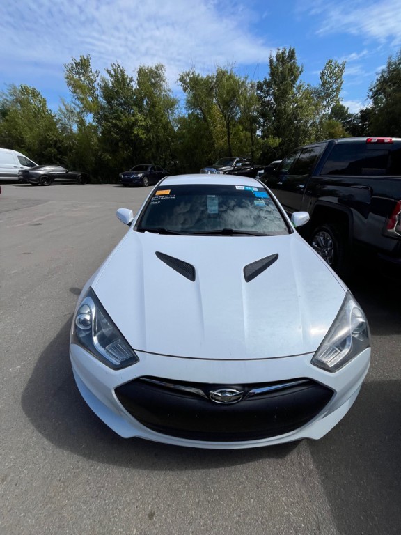 2016 Hyundai Genesis Image 5