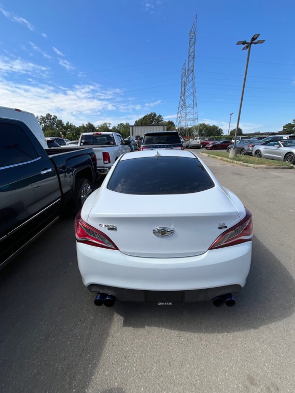 2016 Hyundai Genesis Image 6