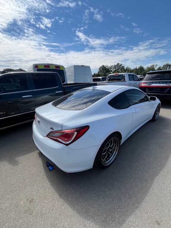 2016 Hyundai Genesis Image 7