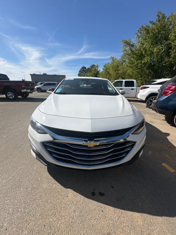 2023 Chevrolet Malibu Image 2