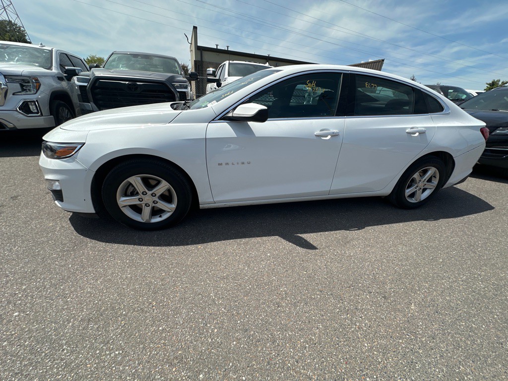 2023 Chevrolet Malibu Image 1