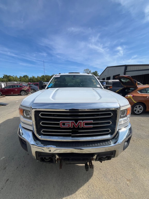 2015 GMC Sierra Image 2