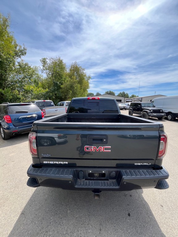 2018 GMC Sierra Image 2