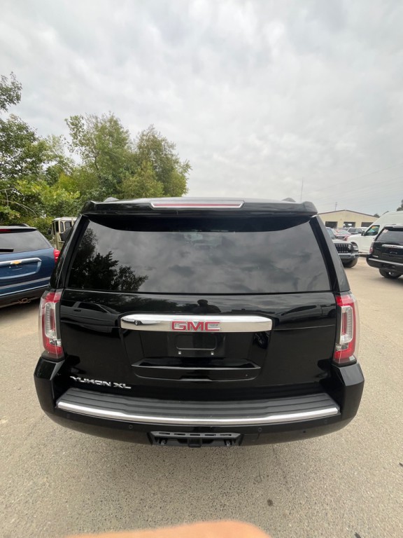2018 GMC Yukon Image 3