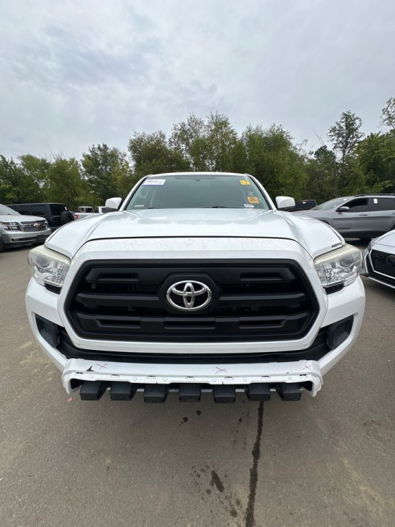 2017 Toyota Tacoma Image 2