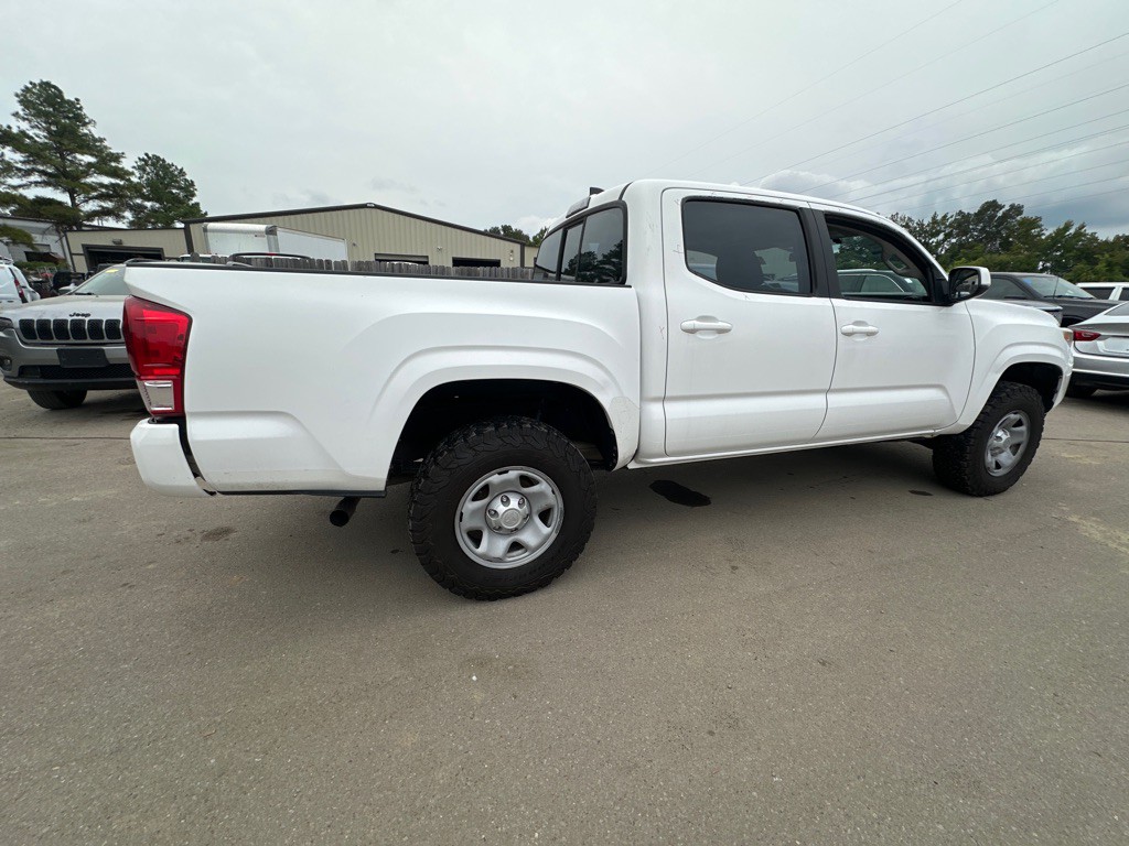 2017 Toyota Tacoma Image 4