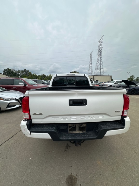 2017 Toyota Tacoma Image 5