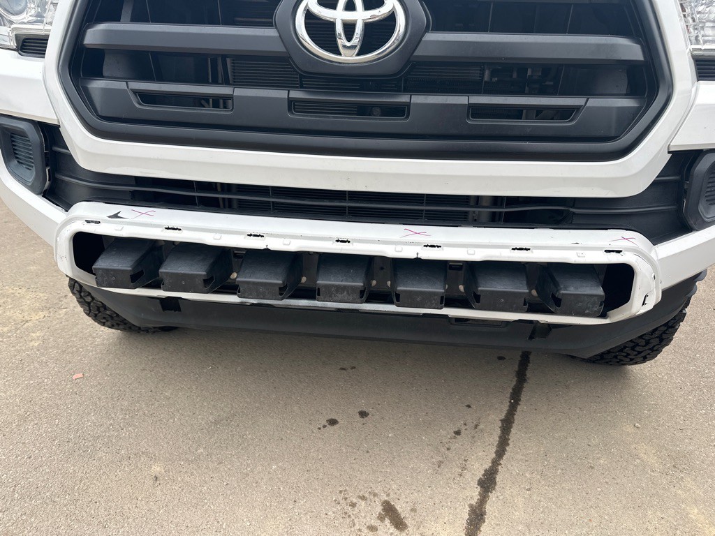 2017 Toyota Tacoma Image 11
