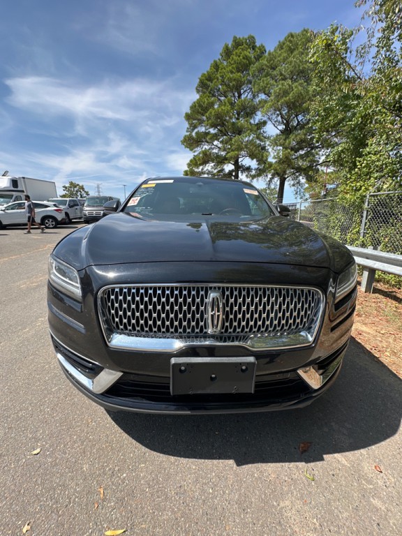2019 Lincoln Nautilus Image 2