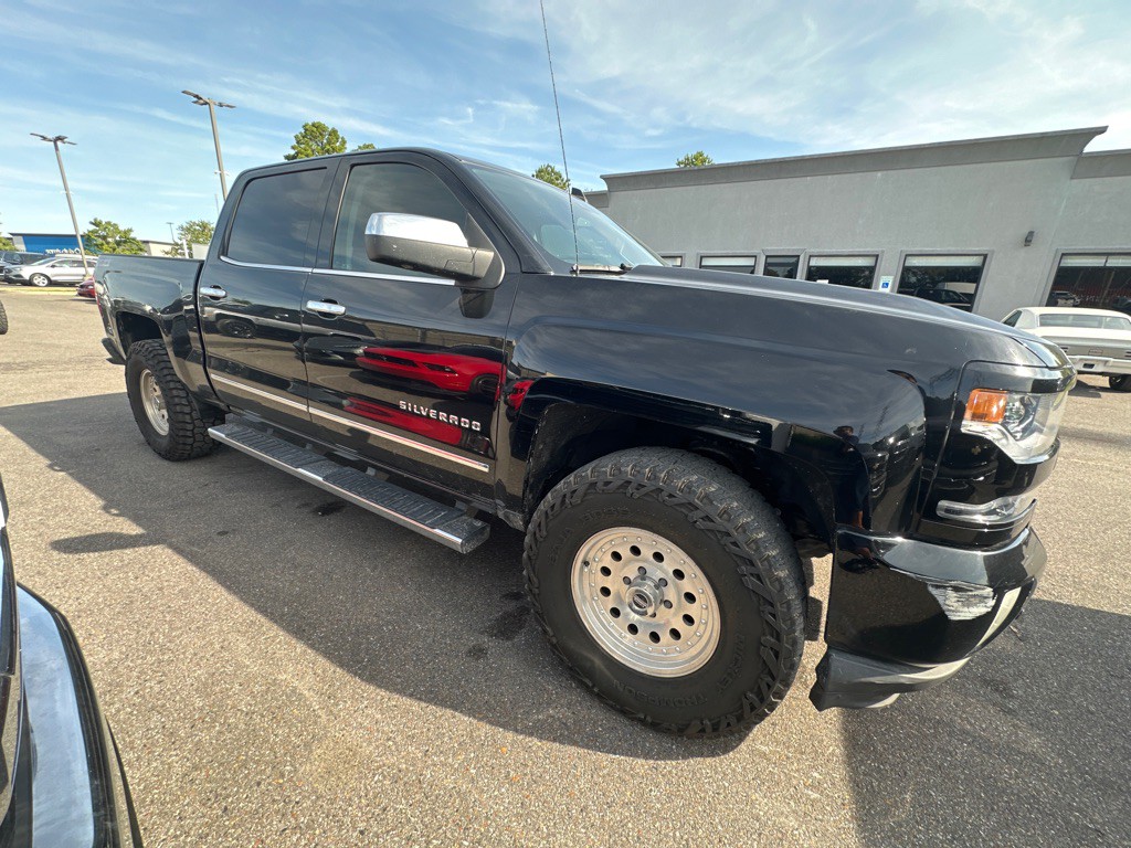 2017 Chevrolet Silverado 1500 Image 3