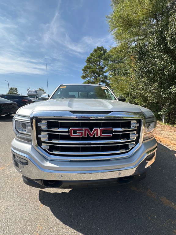 2017 GMC Sierra Image 2