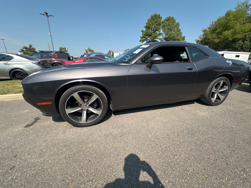 2017 Dodge Challenger Image 1