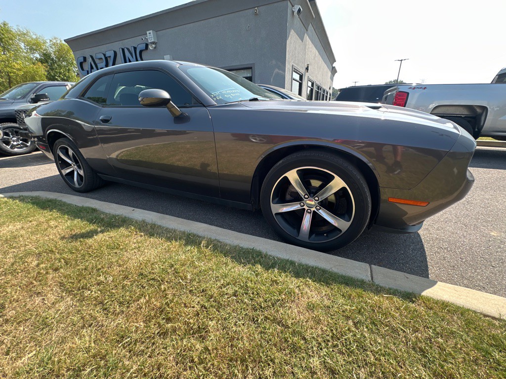 2017 Dodge Challenger Image 3