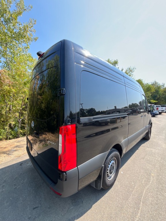 2025 Mercedes-Benz Sprinter Image 2