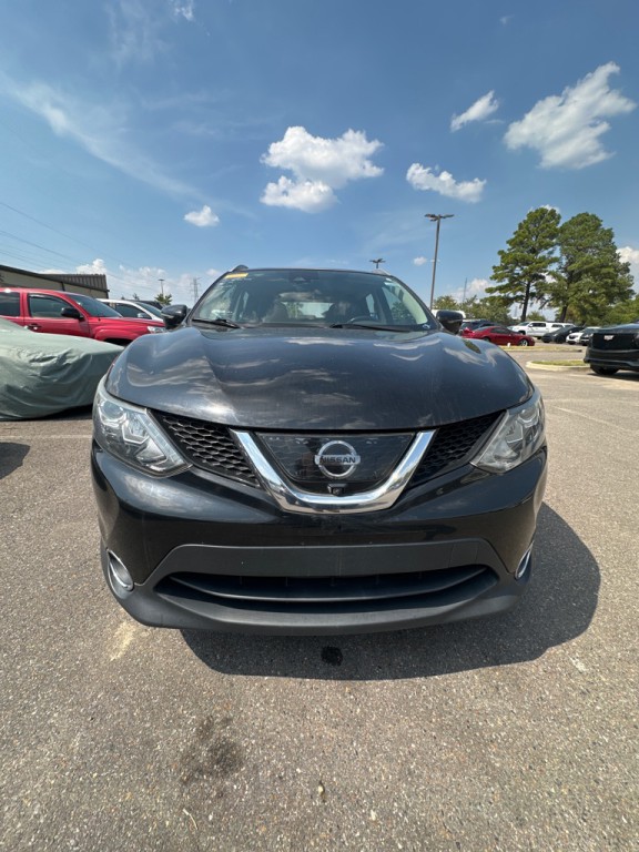 2017 Nissan Rogue Image 2