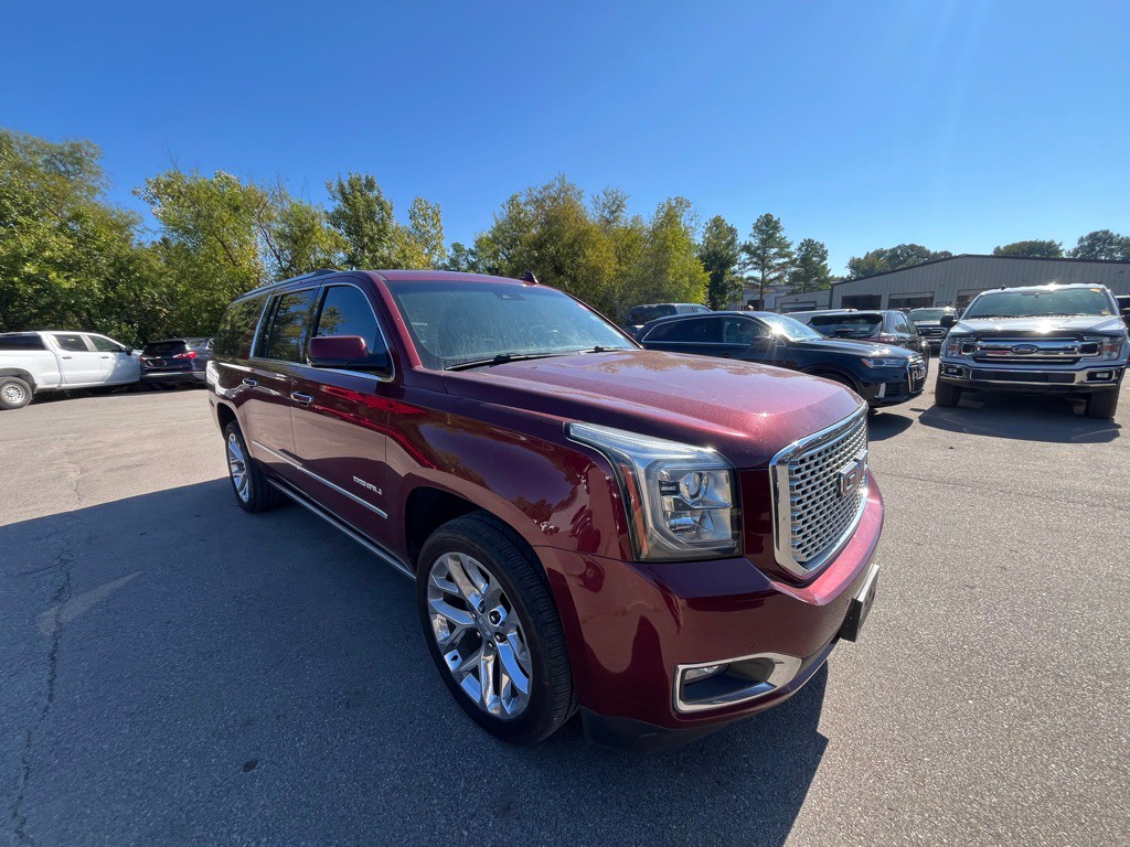 2017 GMC Yukon Image 2