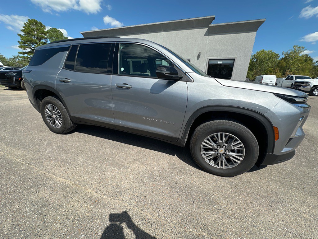2025 Chevrolet Traverse Image 3