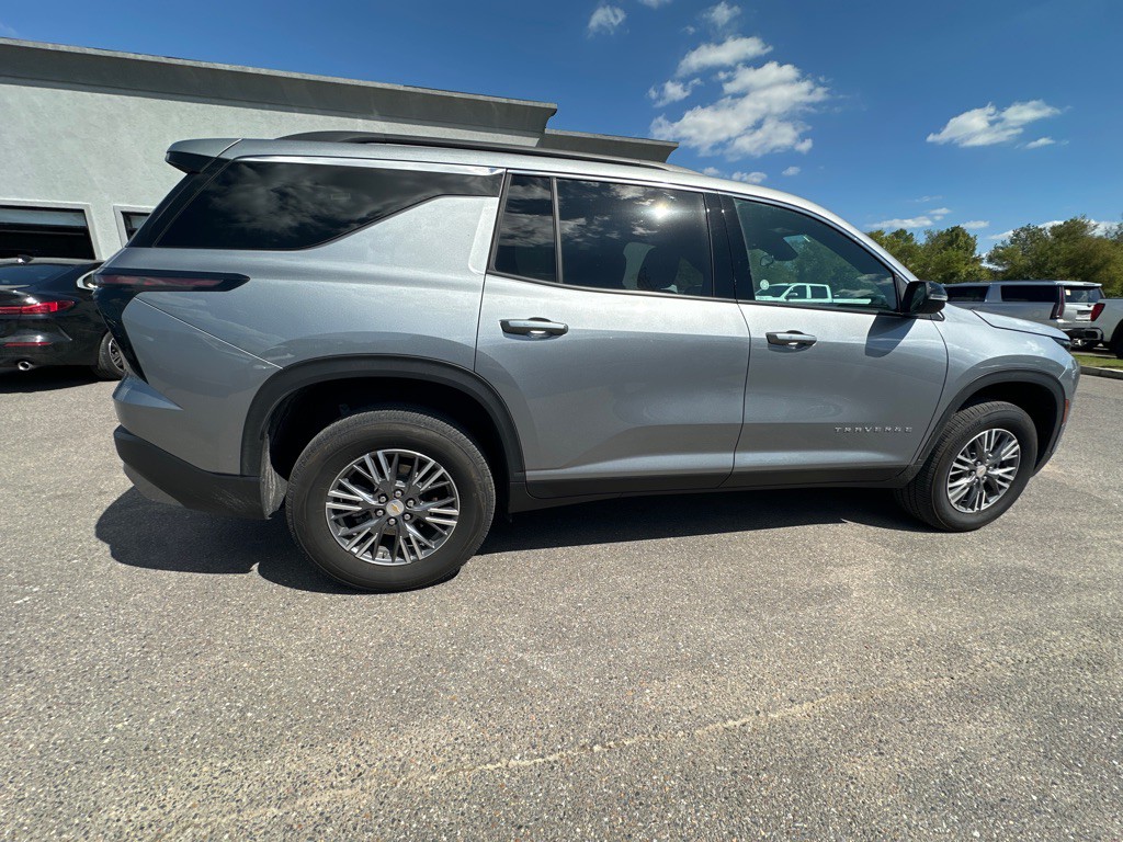 2025 Chevrolet Traverse Image 4