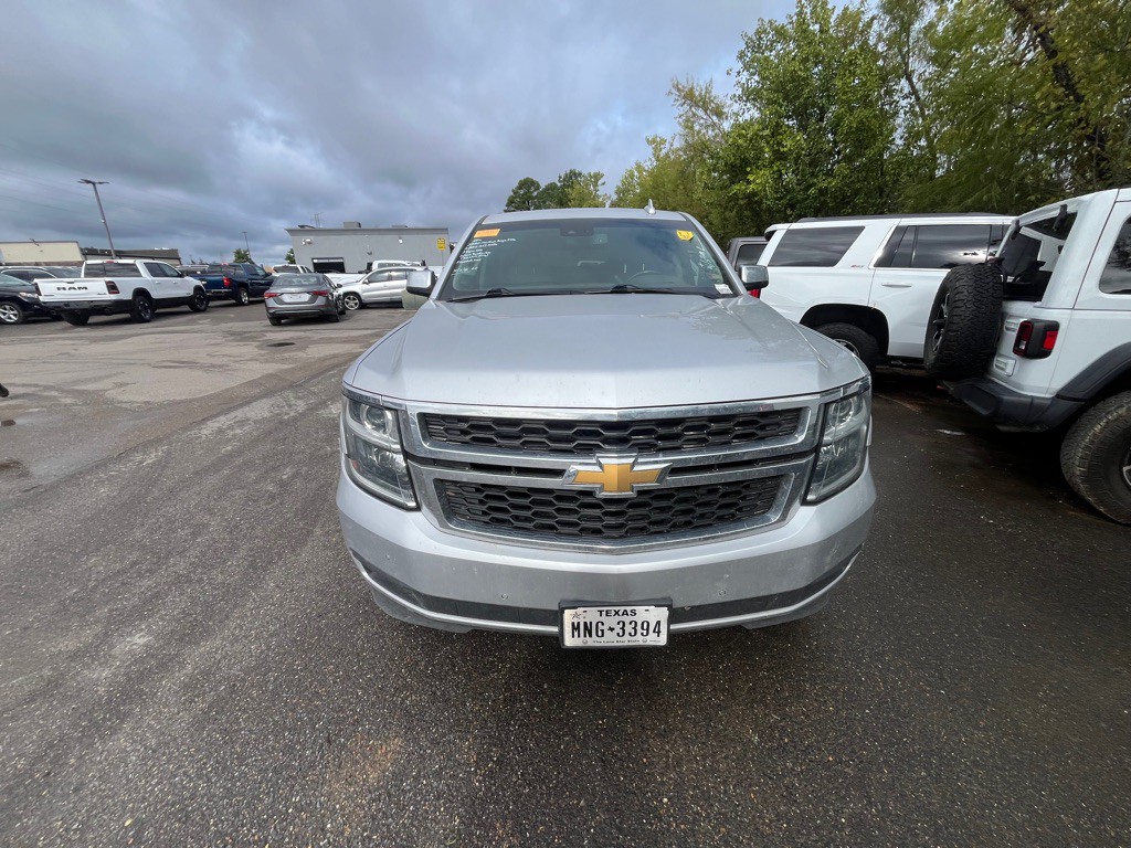 2019 Chevrolet Suburban Image 2