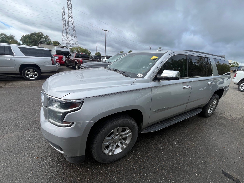 2019 Chevrolet Suburban Image 3