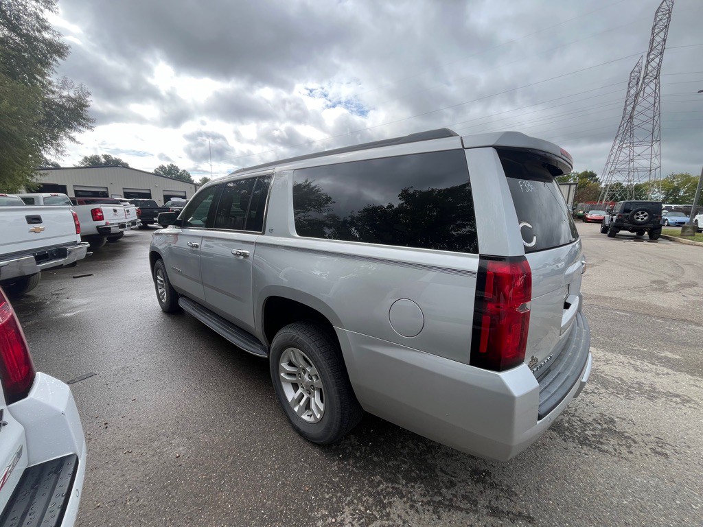 2019 Chevrolet Suburban Image 4