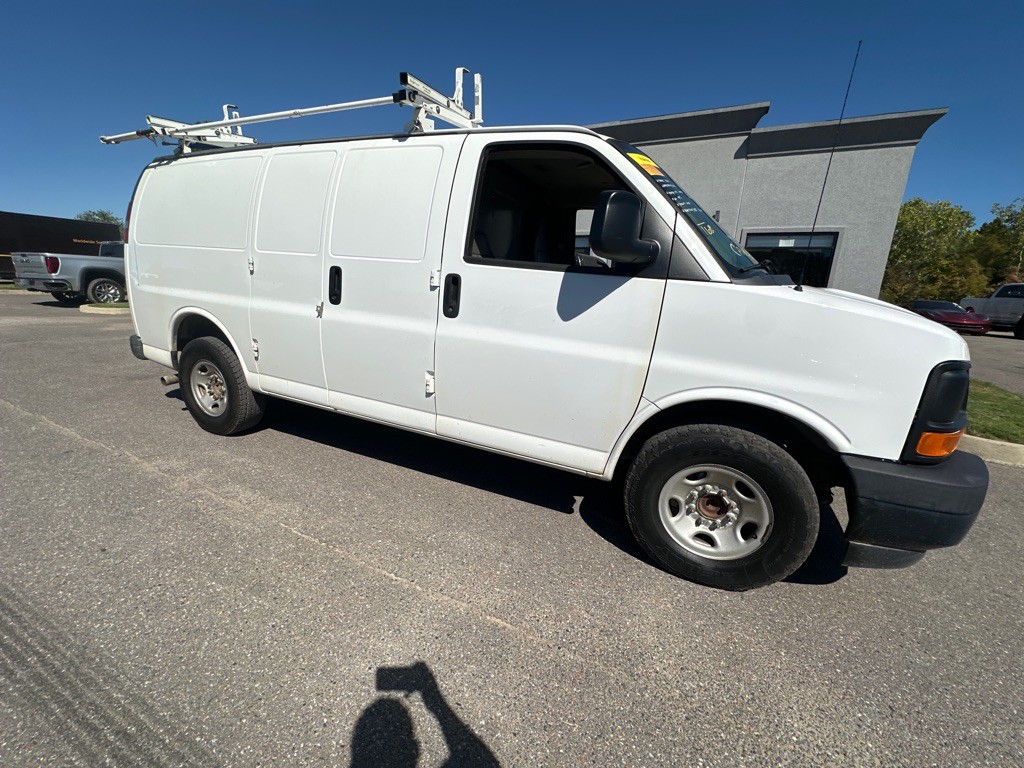 2017 Chevrolet Express Image 3