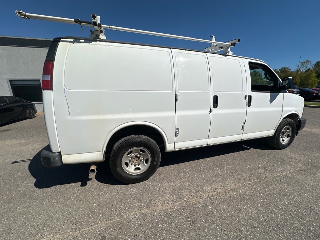 2017 Chevrolet Express Image 4