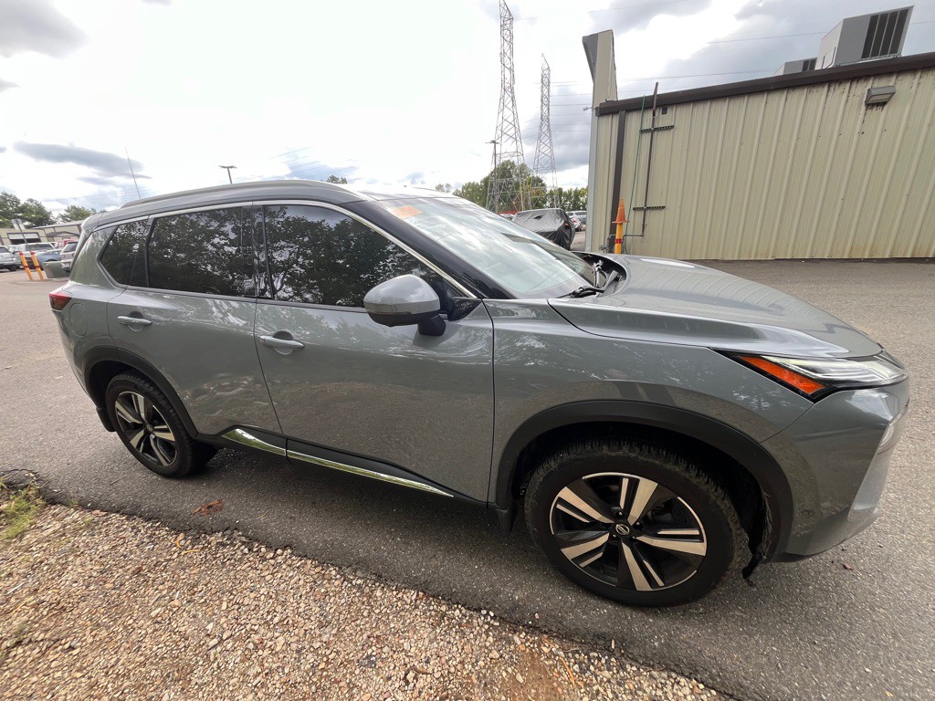 2021 Nissan Rogue Image 1
