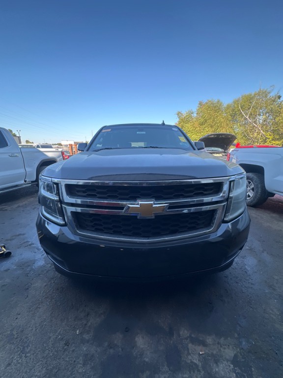 2017 Chevrolet Suburban Image 2