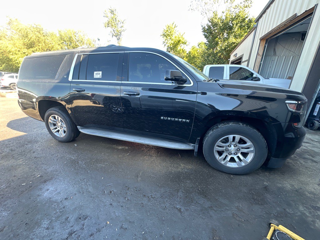 2017 Chevrolet Suburban Image 3