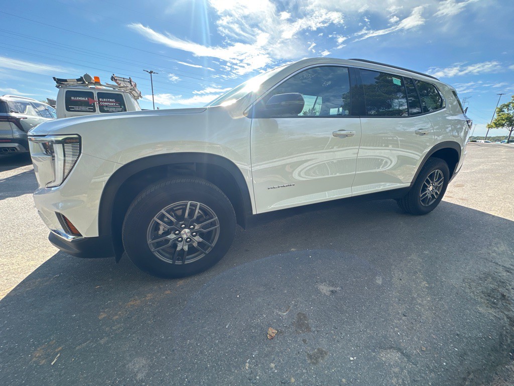 2025 GMC Acadia Image 1