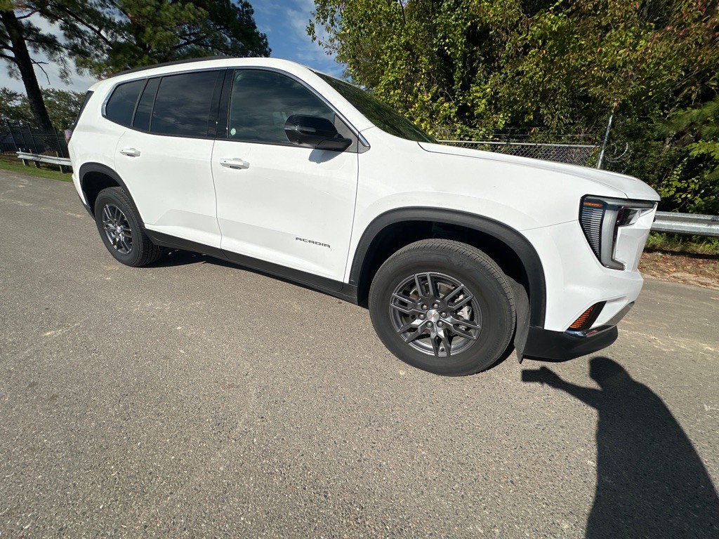 2025 GMC Acadia Image 3