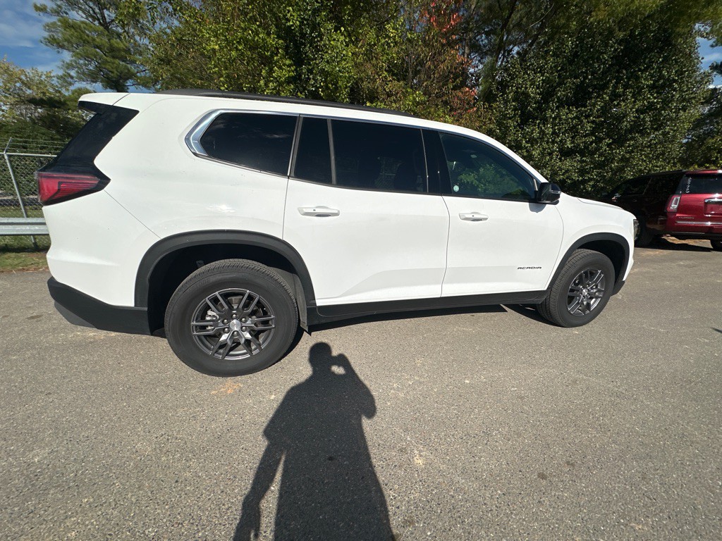 2025 GMC Acadia Image 4