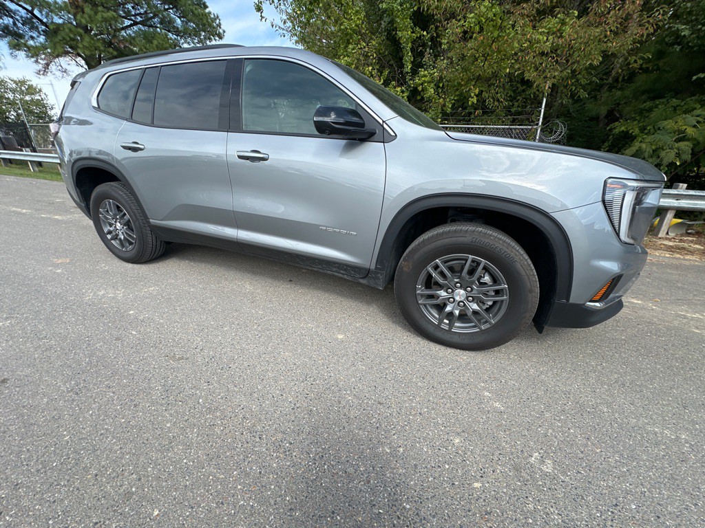 2025 GMC Acadia Image 3