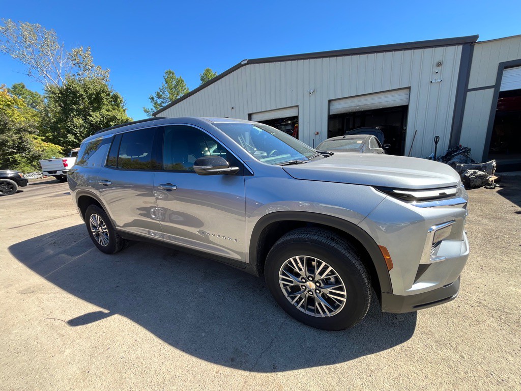 2025 Chevrolet Traverse Image 2