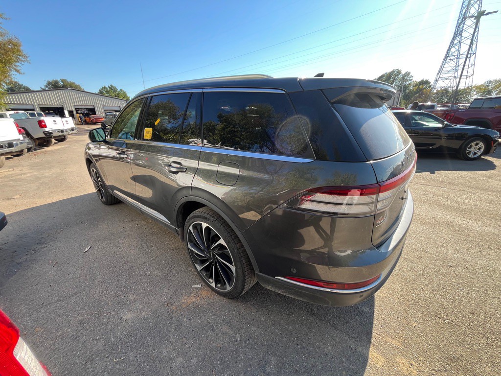2020 Lincoln Aviator Image 2