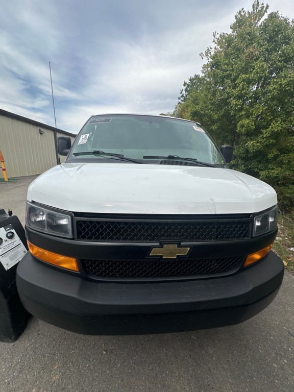 2021 Chevrolet Express Image 2