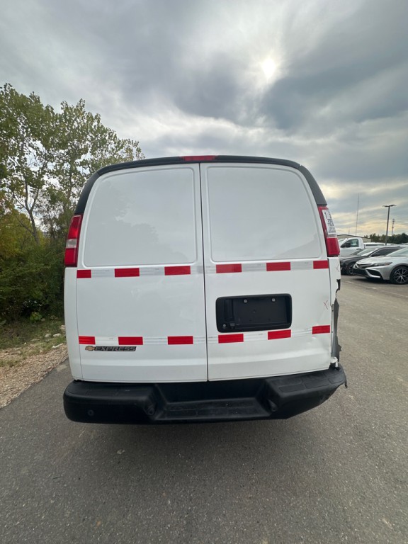 2021 Chevrolet Express Image 5