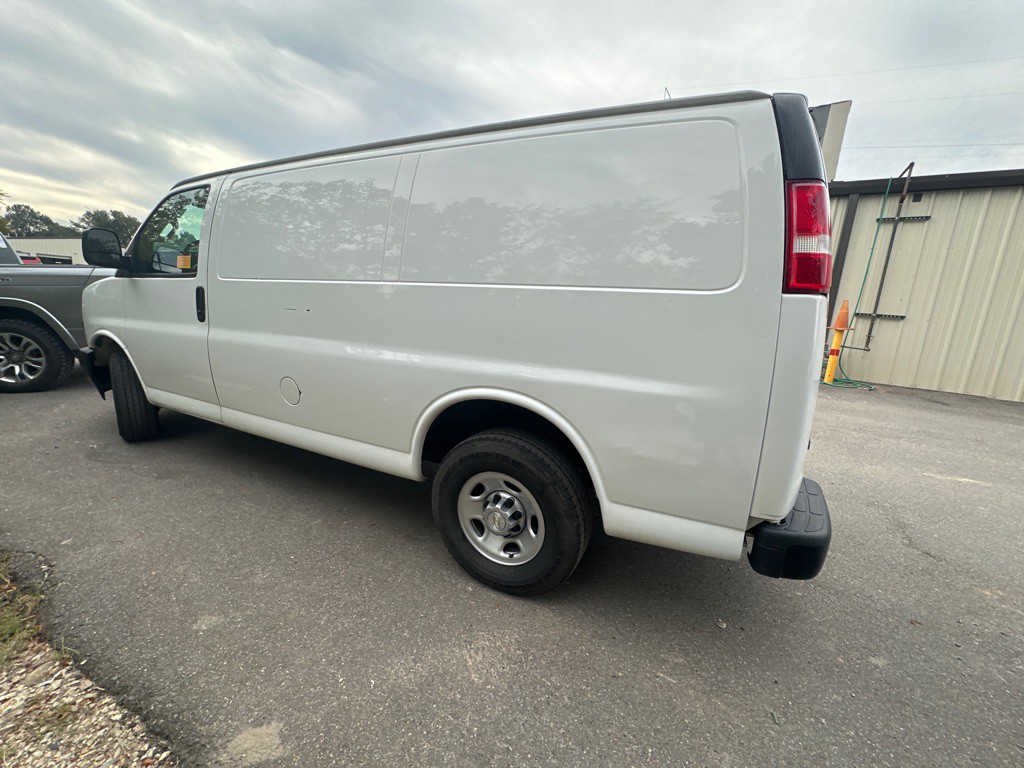 2021 Chevrolet Express Image 6