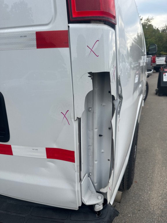 2021 Chevrolet Express Image 7